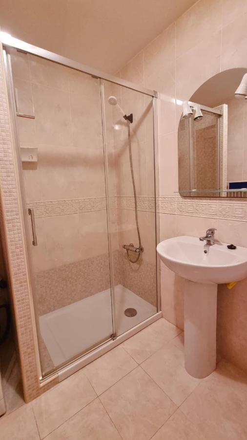 Apartamento Rojo Con Vistas Al Mar Mazagon Luaran gambar
